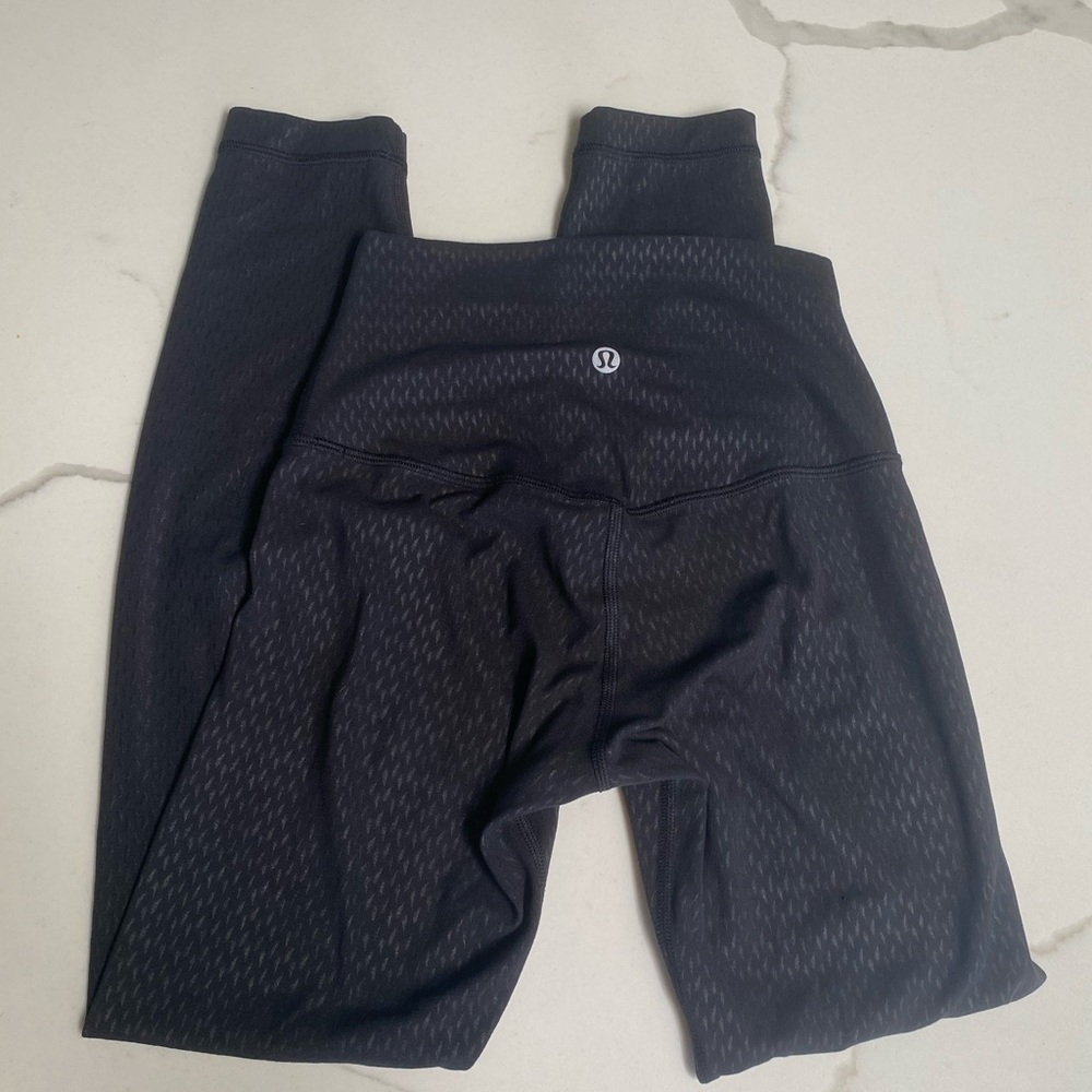 EUC - Lululemon leggings size 2